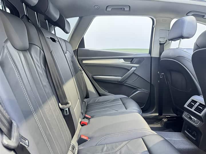 Фото 7 - Audi Q5L