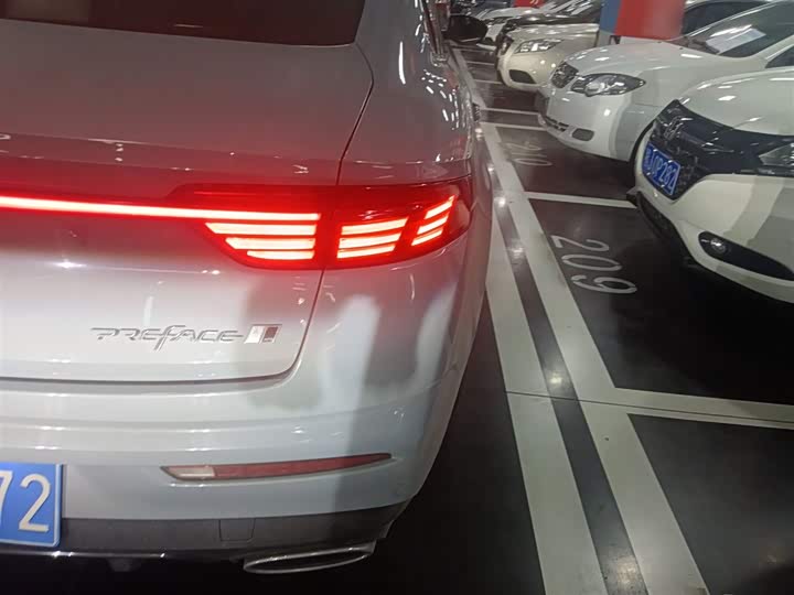 Фото 8 - Geely Preface