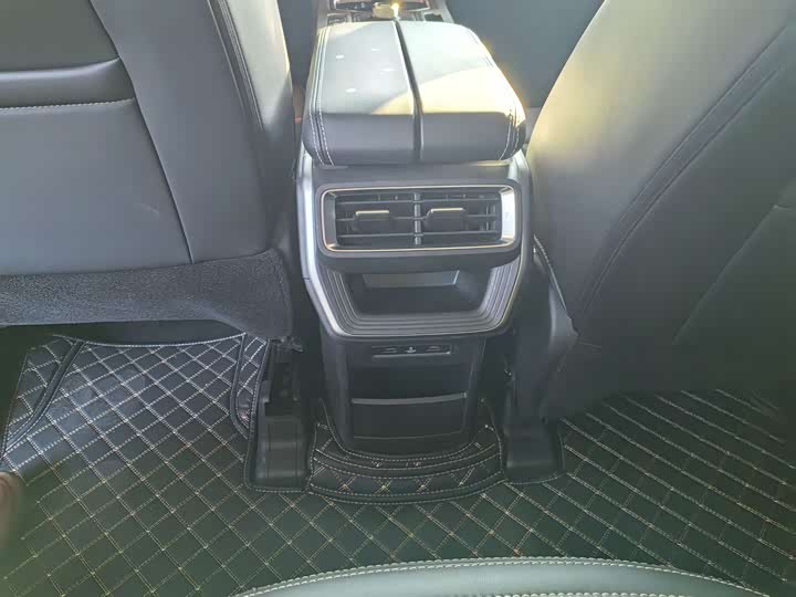 Фото 11 - Geely Okavango