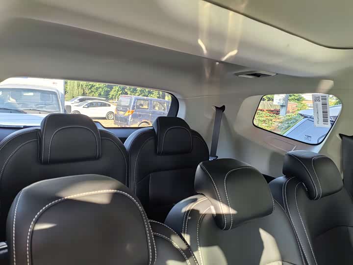 Фото 14 - Geely Okavango