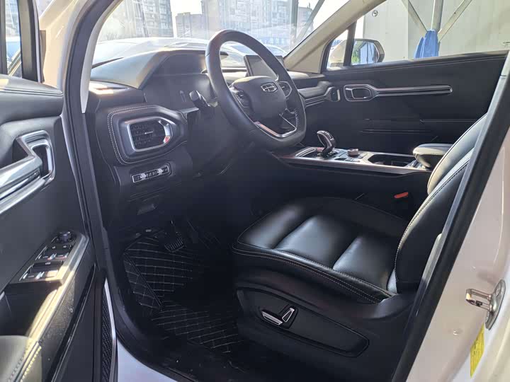 Фото 4 - Geely Okavango