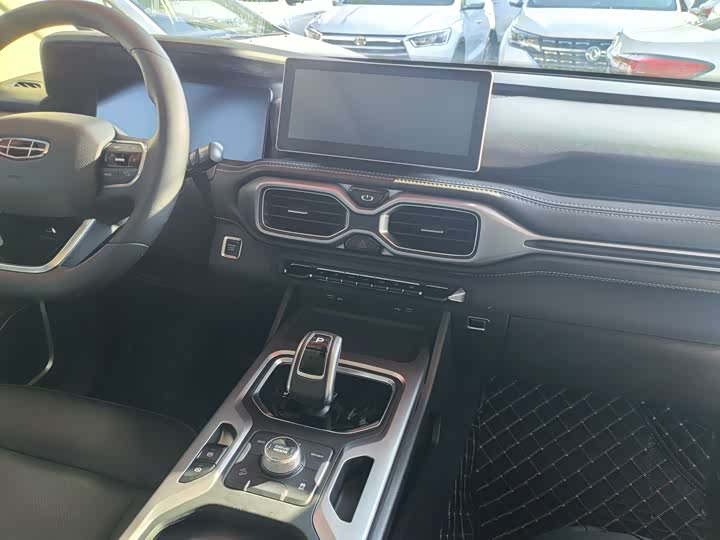 Фото 8 - Geely Okavango