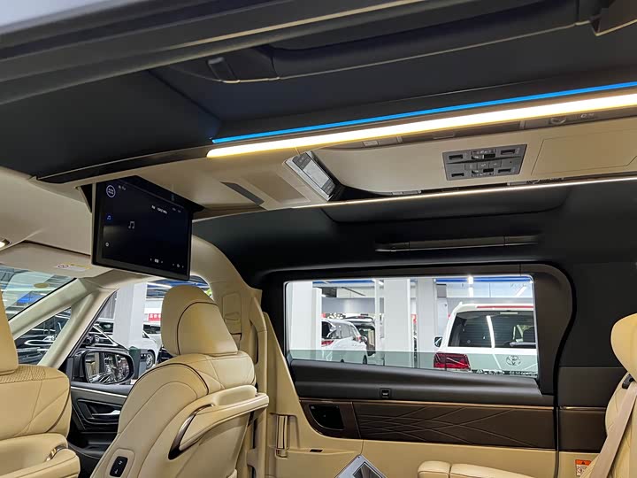 Фото 10 - Toyota Vellfire