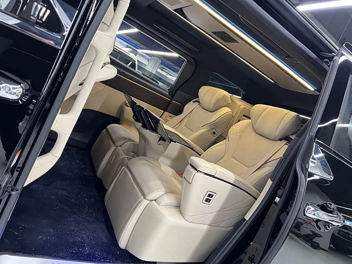 Фото 11 - Toyota Vellfire