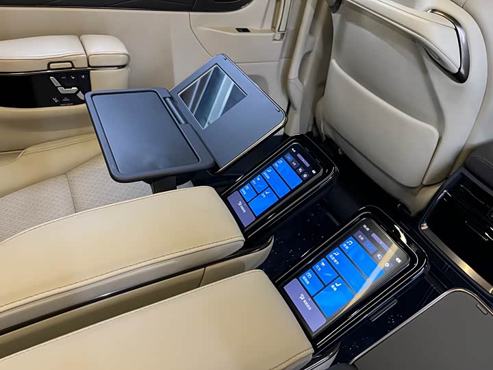 Фото 15 - Toyota Vellfire