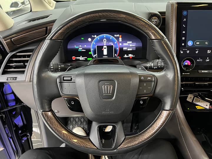 Фото 23 - Toyota Vellfire