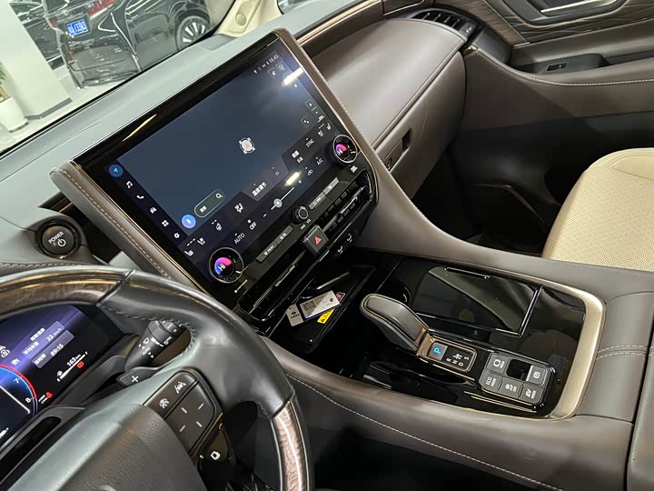 Фото 26 - Toyota Vellfire