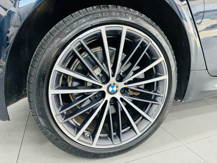 Фото 16 - BMW 5 Series