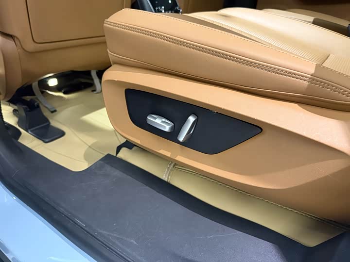 Фото 12 - LiXiang One