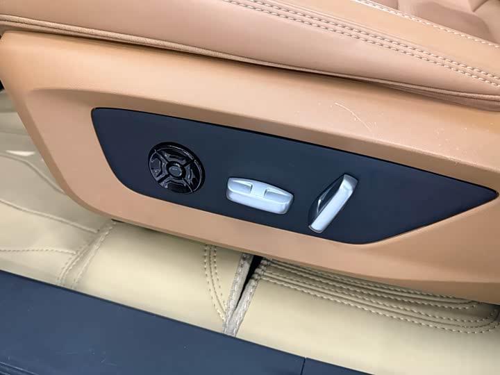 Фото 8 - LiXiang One