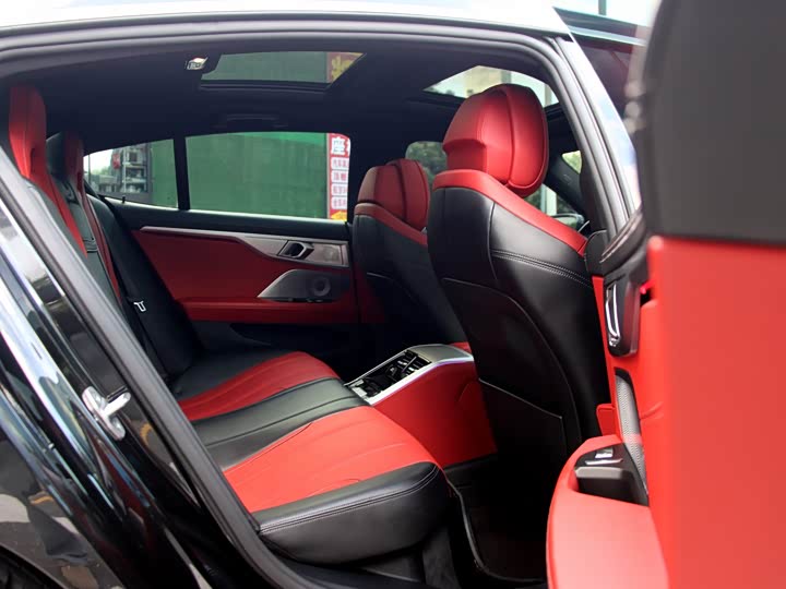 Фото 13 - BMW 8 Series