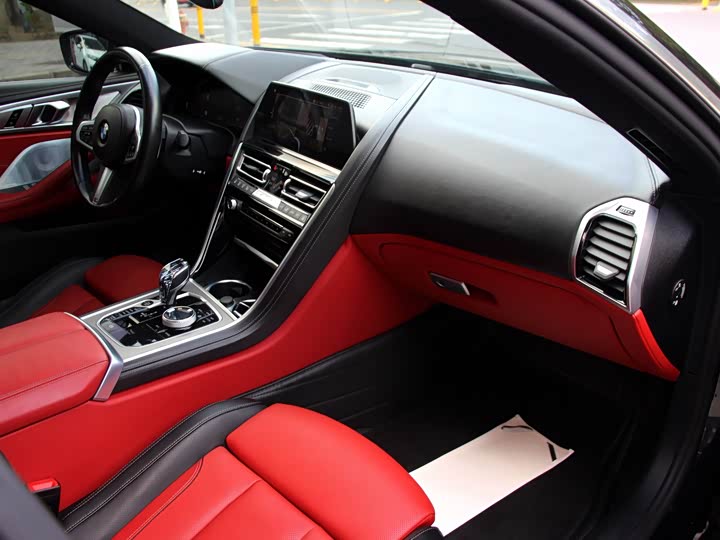 Фото 14 - BMW 8 Series