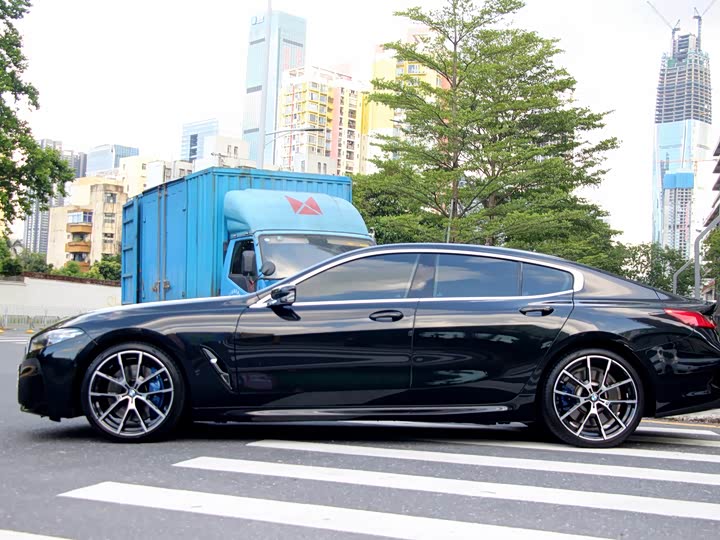 Фото 3 - BMW 8 Series