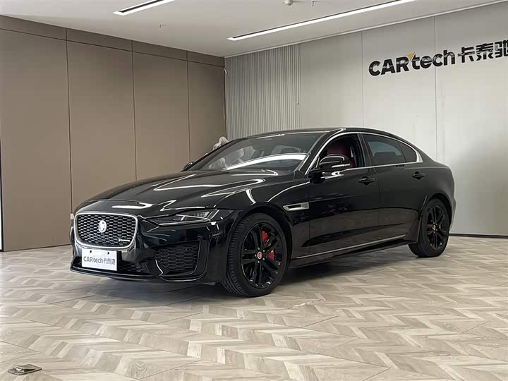 Фото 1 - Jaguar XE L