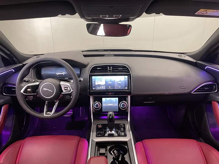 Фото 12 - Jaguar XE L