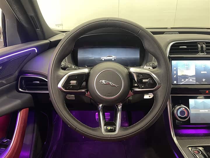 Фото 13 - Jaguar XE L