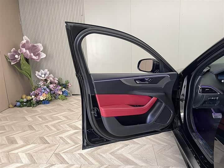 Фото 15 - Jaguar XE L