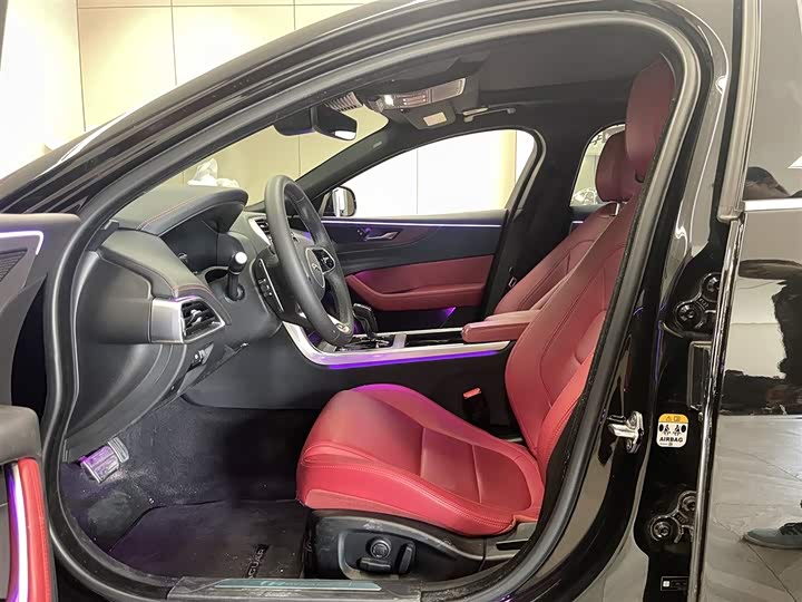 Фото 16 - Jaguar XE L