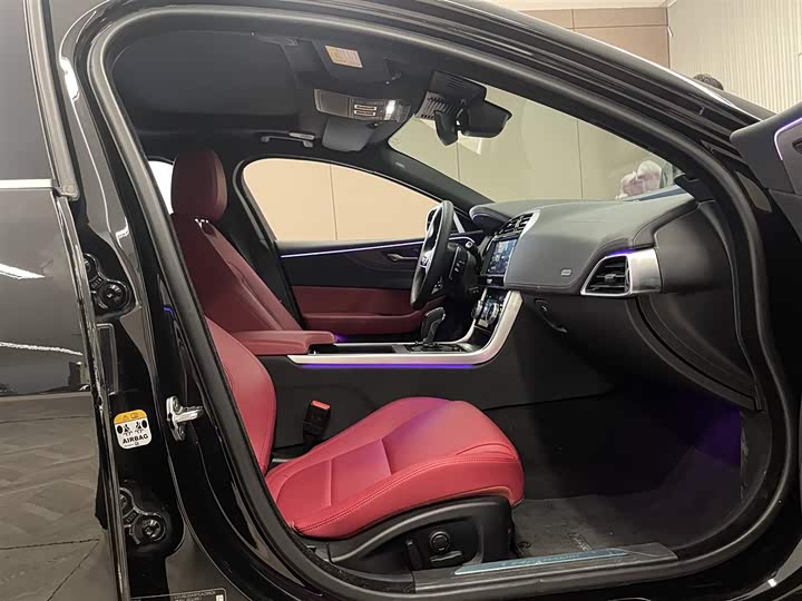 Фото 17 - Jaguar XE L