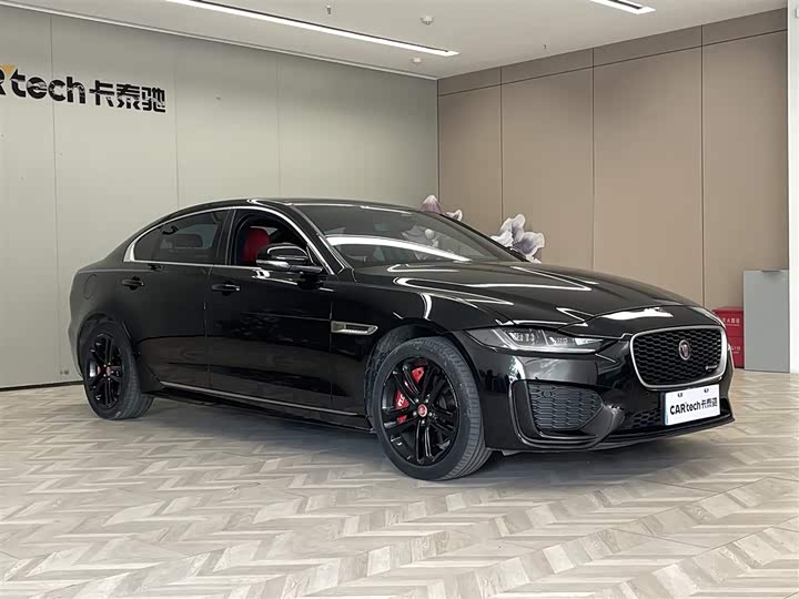 Фото 2 - Jaguar XE L