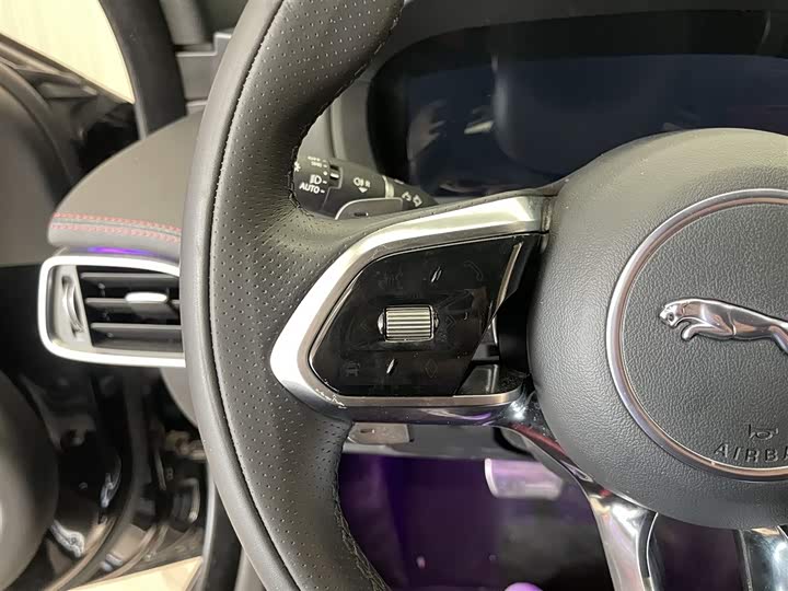 Фото 20 - Jaguar XE L