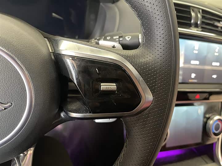 Фото 21 - Jaguar XE L