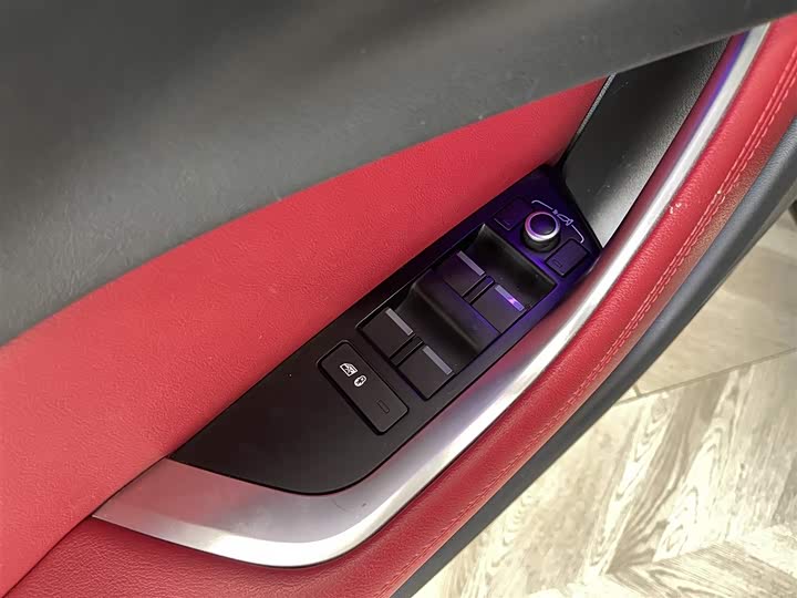 Фото 22 - Jaguar XE L