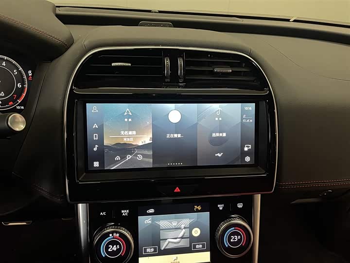 Фото 23 - Jaguar XE L