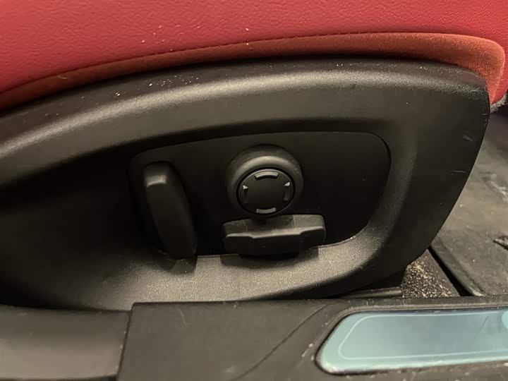 Фото 24 - Jaguar XE L