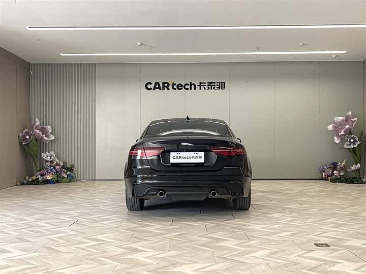 Фото 6 - Jaguar XE L