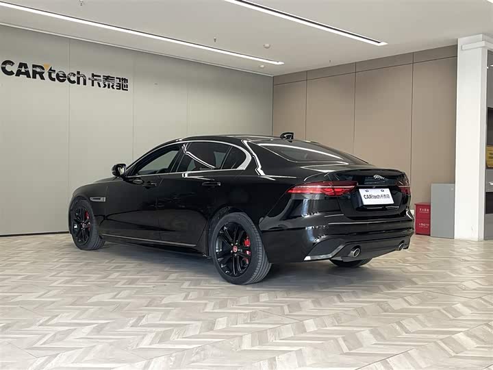 Фото 7 - Jaguar XE L