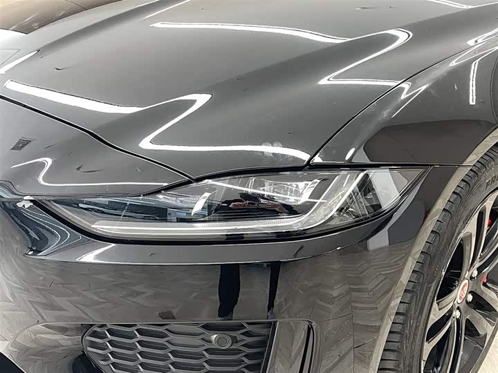 Фото 9 - Jaguar XE L