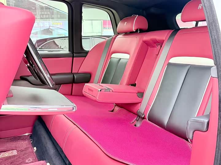 Фото 10 - Rolls-Royce Cullinan