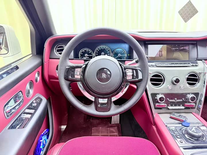 Фото 12 - Rolls-Royce Cullinan