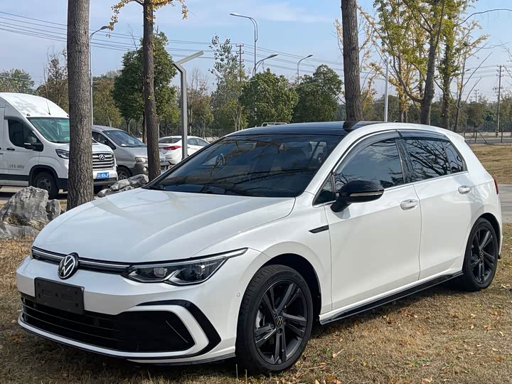 Фото 1 - Volkswagen Golf