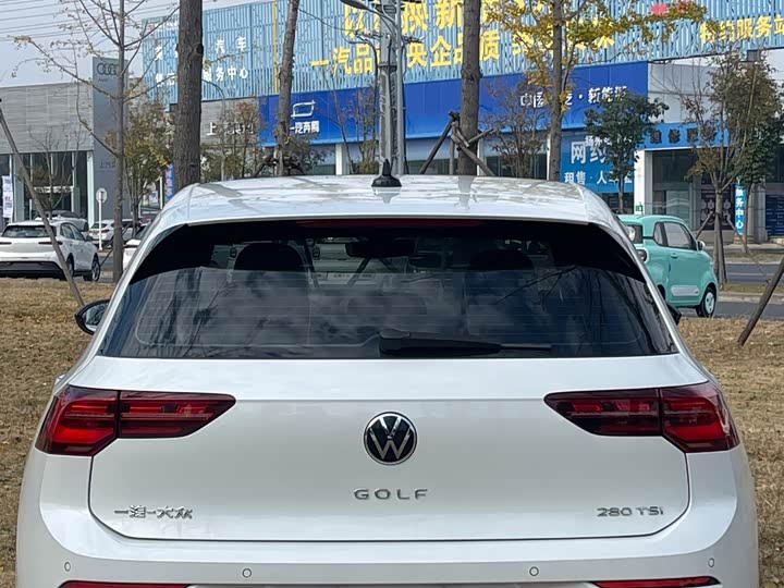 Фото 10 - Volkswagen Golf