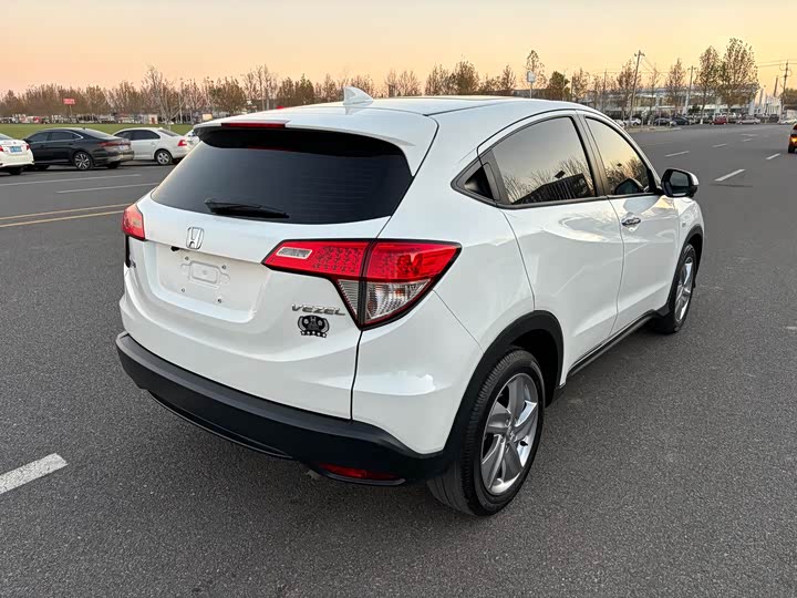 Фото 4 - Honda Vezel