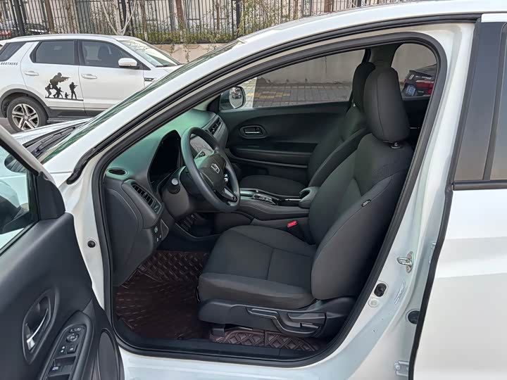 Фото 7 - Honda Vezel