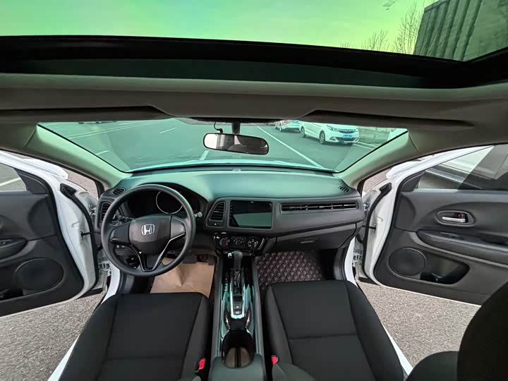 Фото 8 - Honda Vezel