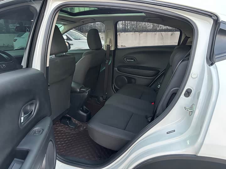 Фото 9 - Honda Vezel