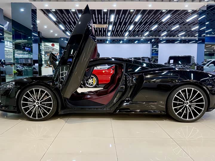 Фото 3 - McLaren GT