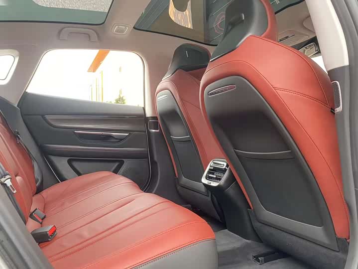 Фото 10 - XPeng P7