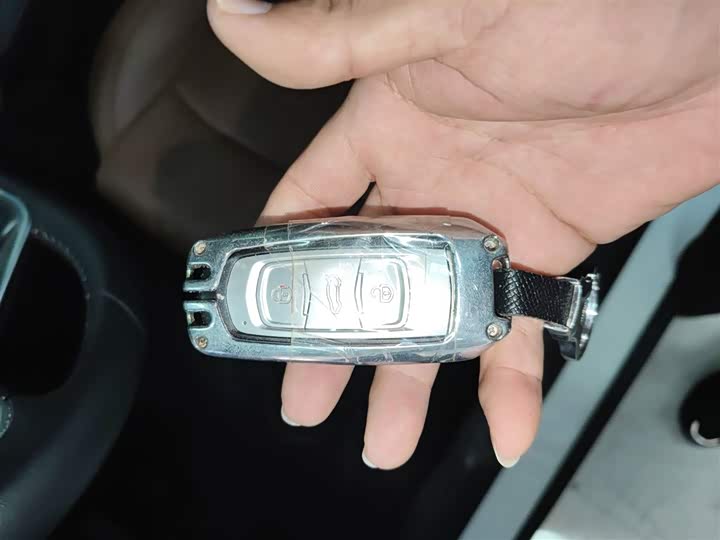 Фото 9 - Geely Atlas