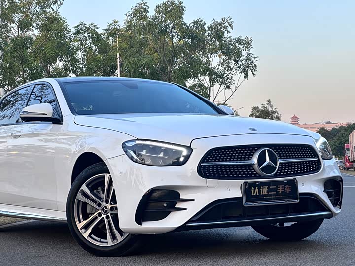 Фото 3 - Mercedes-Benz E-Class