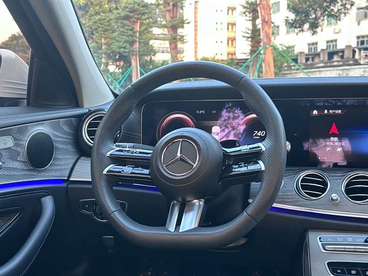 Фото 7 - Mercedes-Benz E-Class