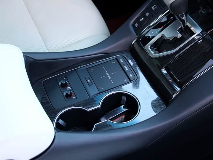 Фото 12 - Lexus LM