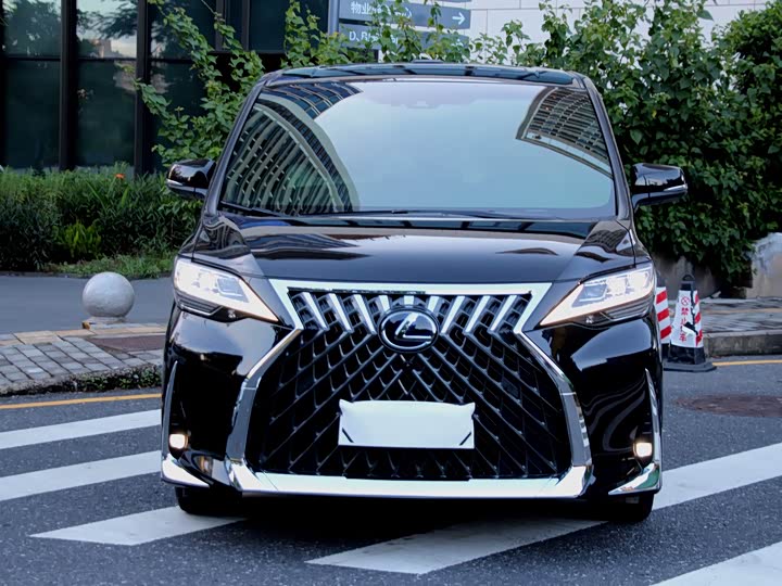 Фото 2 - Lexus LM