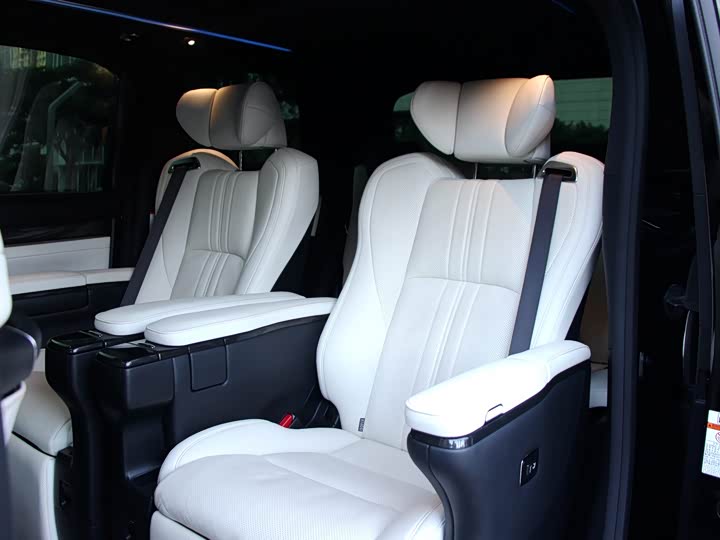 Фото 8 - Lexus LM