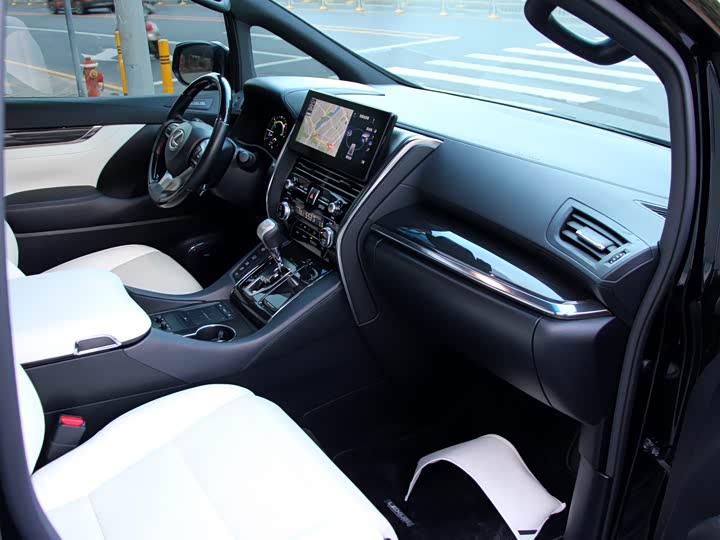 Фото 9 - Lexus LM