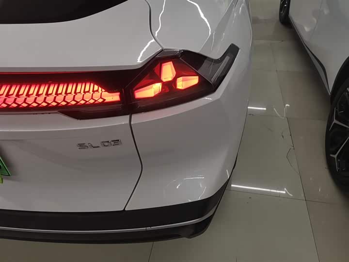 Фото 8 - Changan Deepal SL03